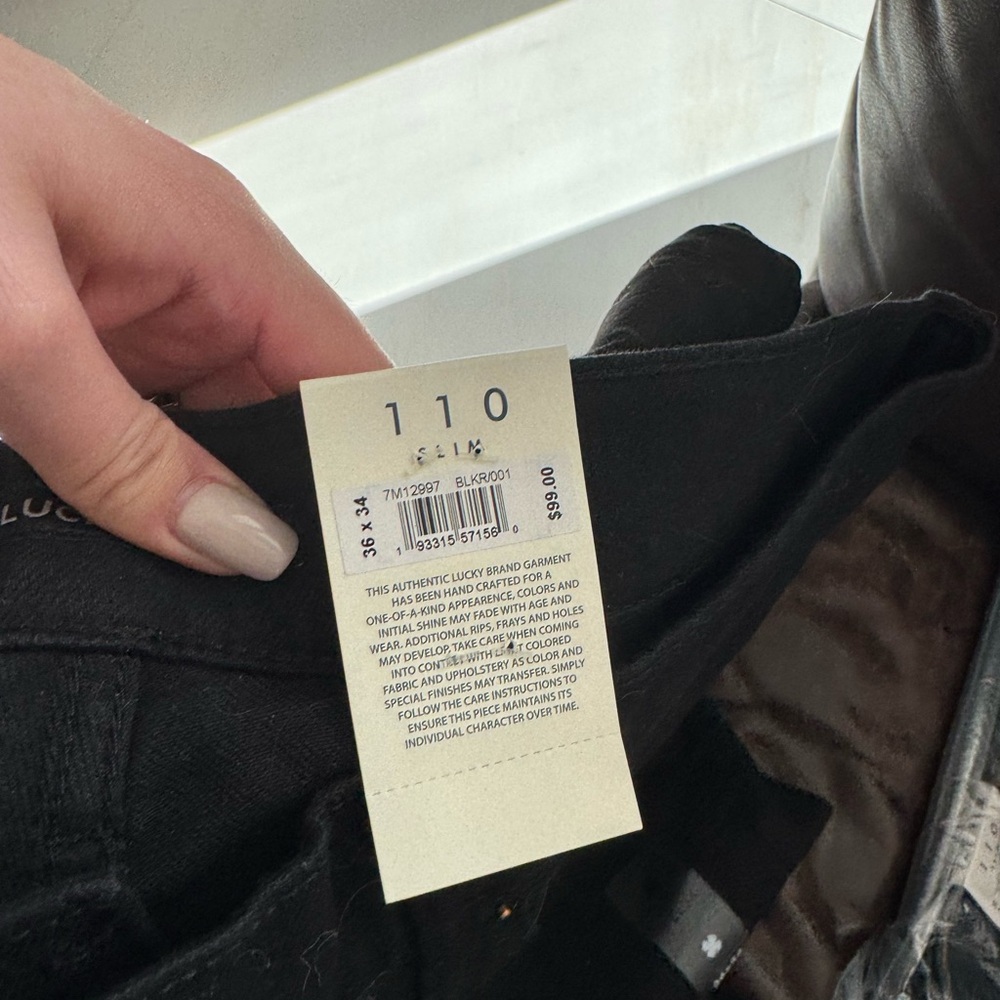 2 pairs of men Lucky Brand Jeans